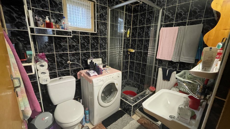 Casă cu etaj, Livezeni - Poză 12