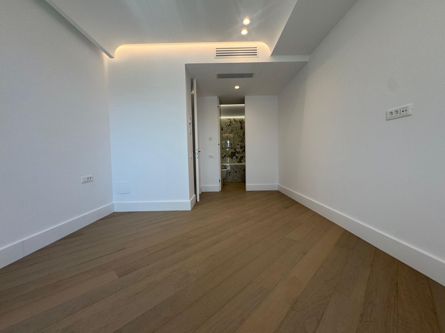 3 CAMERE || CORTINA 126 || EROUIANCU NICOLAE - Poză 3