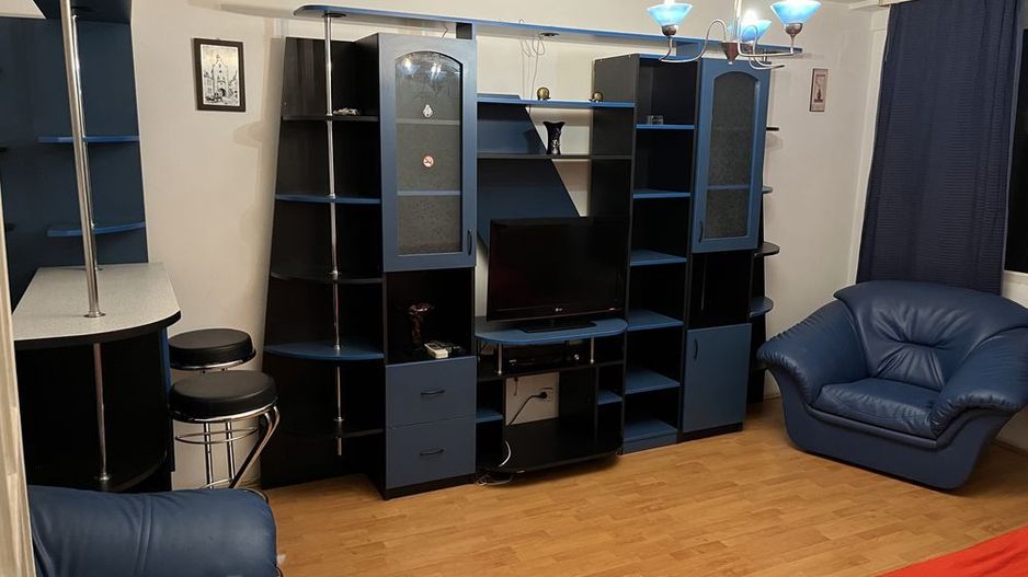 Apartament 3 camere decomandat 5 minute de metrou Valea Ialomitei - Poză 1