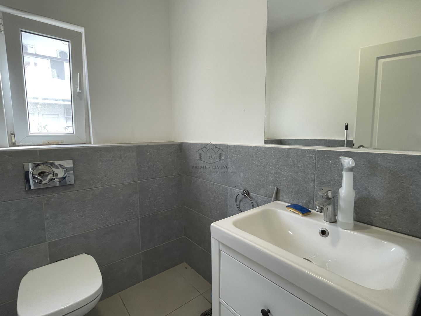 VILA SPATIOASA LA INCHIRIERE IN ZONA PIPERA LANGA SCOLI - Poză 18