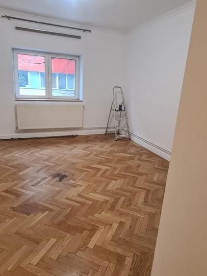 Apt de inchiriat dorobanti 3 camere nemobilat intretinere redusa - Poză 1