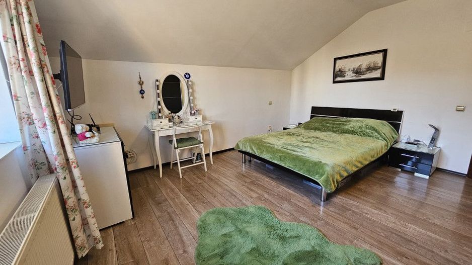 Vilă P +M în centrul orașului Otopeni, 7 + camere, anexe apartament - Poză 12