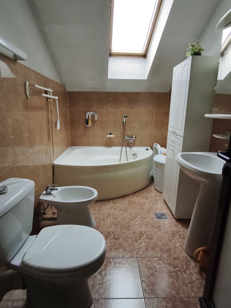 Casa de locuit Central 310 mp utili + 2 spatii comerciale de la strada - Poză 5