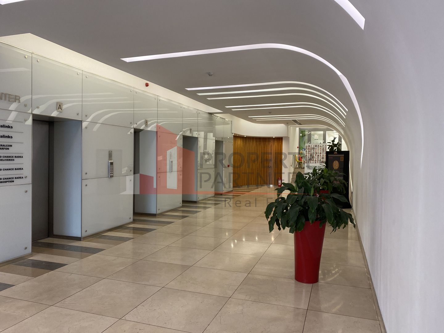 Spatiu de birou Universitate - Poză 2