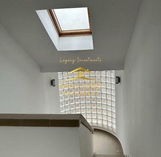 Vila pe malul lacului - Poză 6