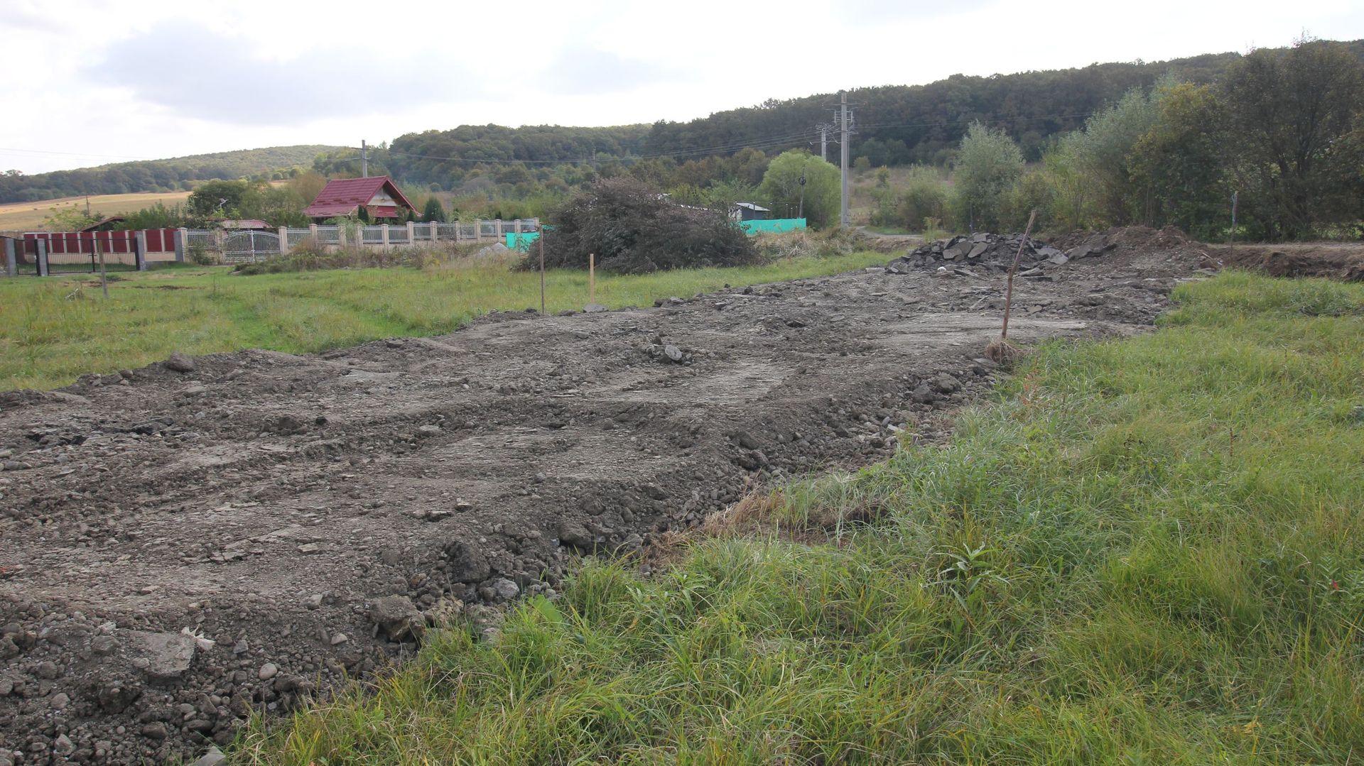 Teren 780mp, PUG aprobat, Livezeni,drum asfaltat - Poză 1