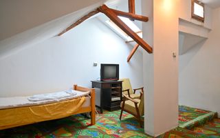 Casa cu 7 camere de vanzare | Zona Centrala, Baicoi | Comision 0% - Poză 10