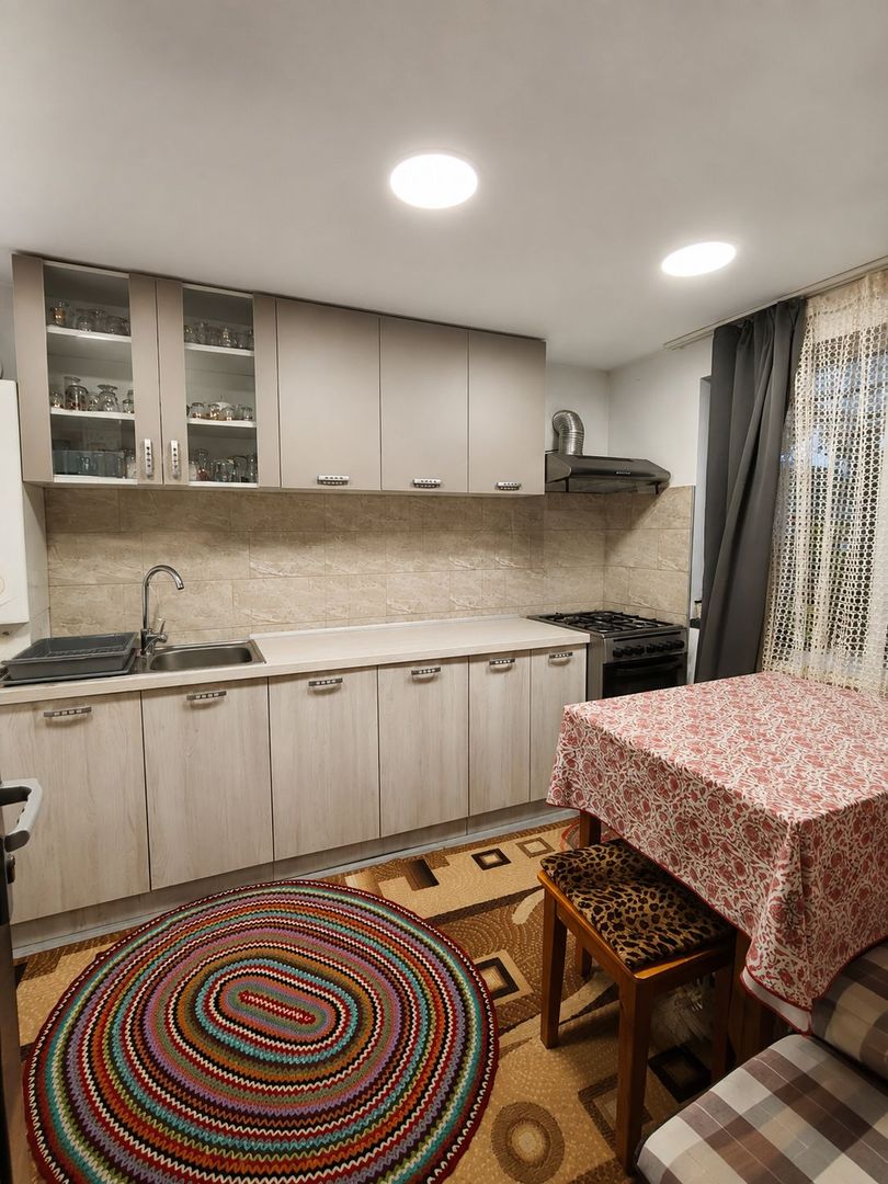 Proprietate cu două locuințe, garaj încălzit, foișor, 600 mp in Ernei - Poză 20