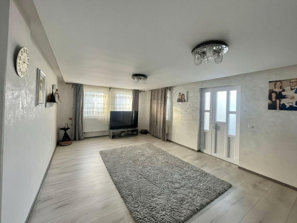 🏡 Casă modernă cu 15 ari teren | Zonă liniștită | Vicov de Sus - Poză 3