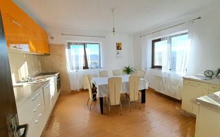 Casa Sibiu, garaj si pivnita, 5 camere, 2 bai, curte mare - Poză 14