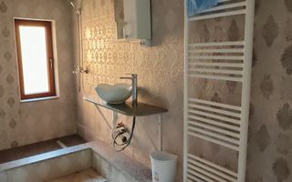 Vila cu 10 camere,pretabil compartimentare in 2 unitati separat,ASTRA. - Poză 3