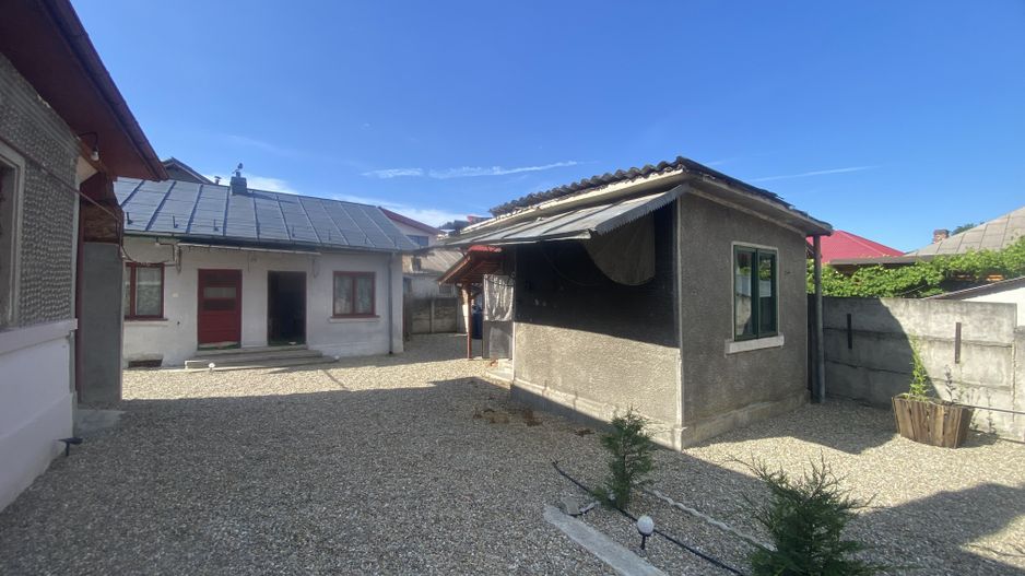 Vanzare casă cu potențial rezidențial și comercial în Pucioasa -441 mp - Poză 8