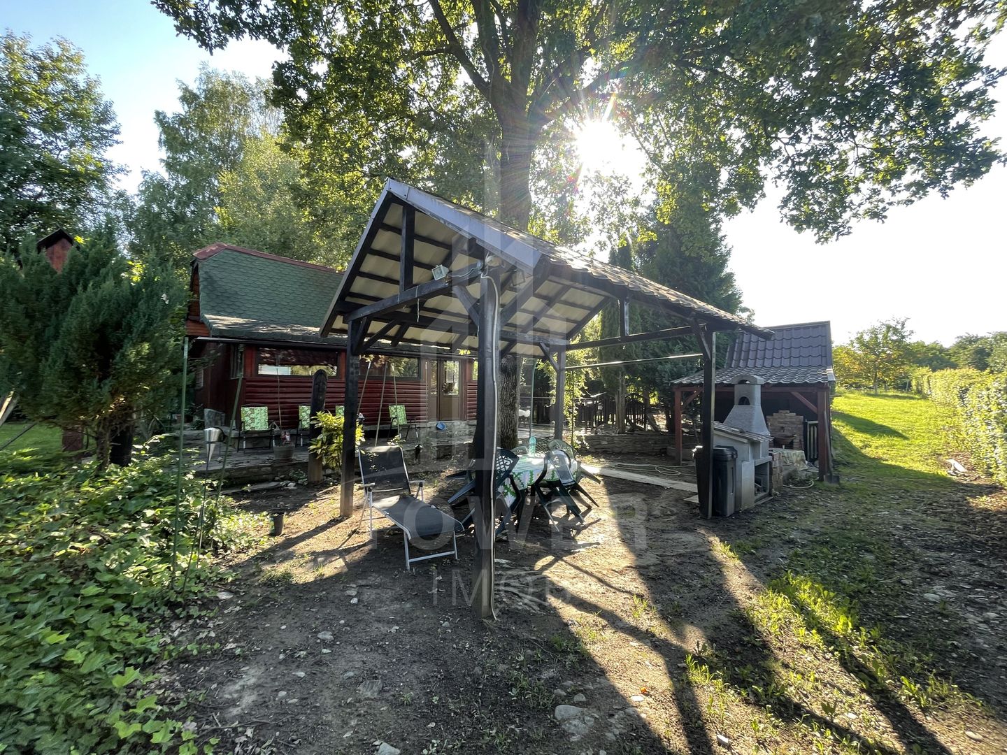 Teren deosebit cu cabană din lemn, Tocile – locație liniștită - Poză 13