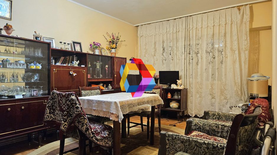 Apartament cu trei camere, zona Racadau 76 mp - Poză 1