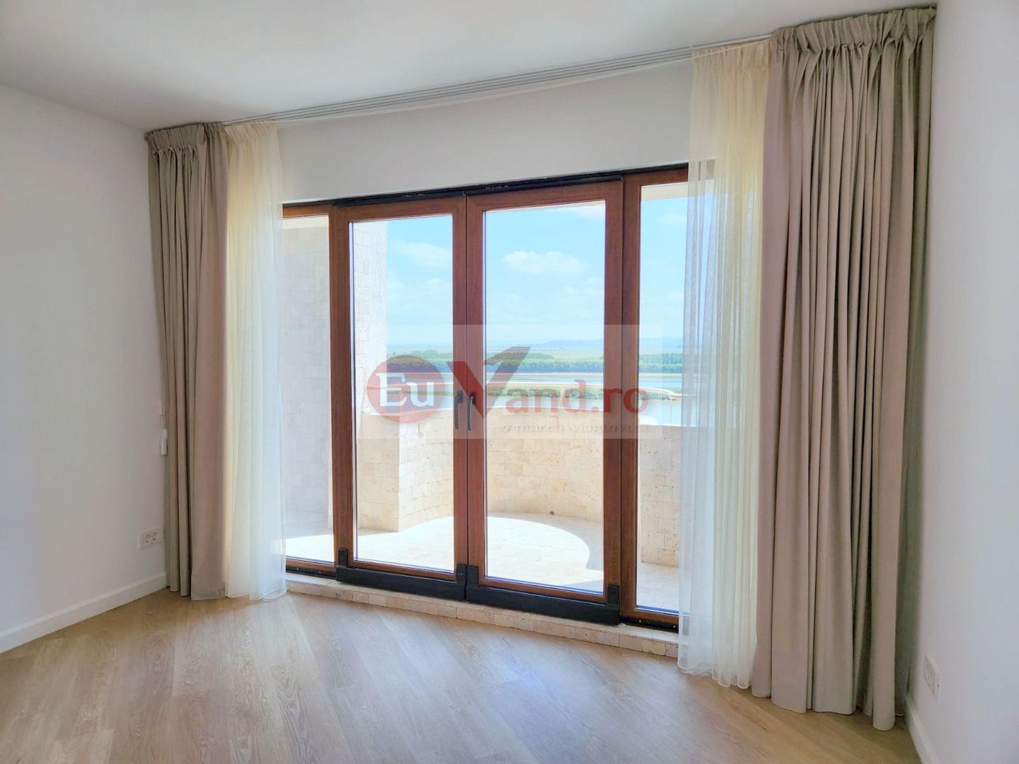 De vanzare apart. 3 camere Faleza , vedere Dunare, 78 mp, renovat premium - Poză 4