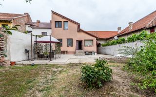 Casa 6 camere - teren 558 mp - Centrul Aradului - COMISION 0 - Poză 1
