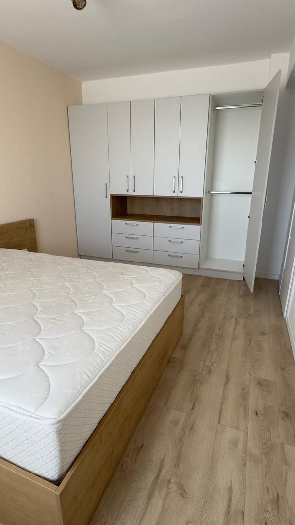 Inchiriez ap 2 camere, mobil utilat modern, loc parcare- 550 euro/luna - Poză 4
