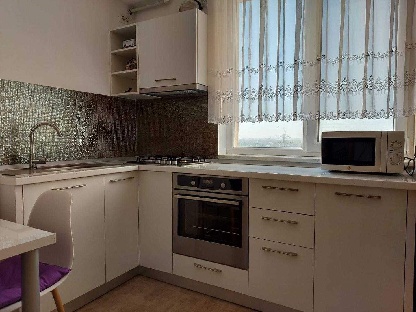 APARTAMENT 2 CAMERE – ZONA SCAFANDRI – VEDERE SUPERBĂ CĂTRE PORT - Poză 3