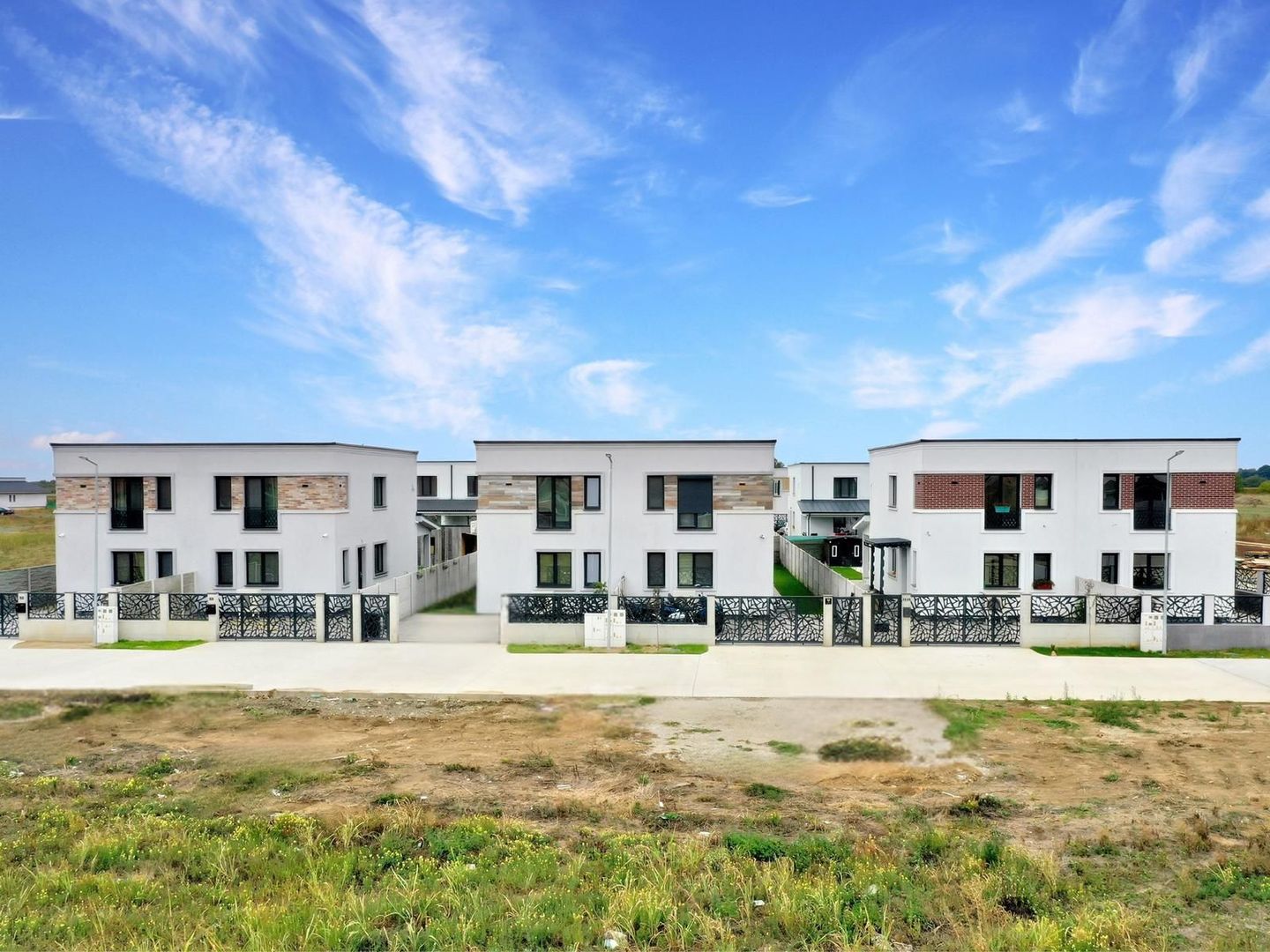 Comision 0 | Duplex 4 Camere | Proiect Ultramodern | Bucovat-Remetea - Poză 2