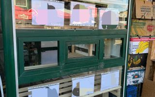 Tonetă/Chioșc de vânzare în Piața Alexandru cel Bun, Iași - Poză 1