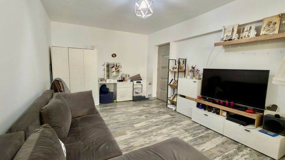 Apartament 2 Camere decomandat, zona Ciuperca - Poză 2