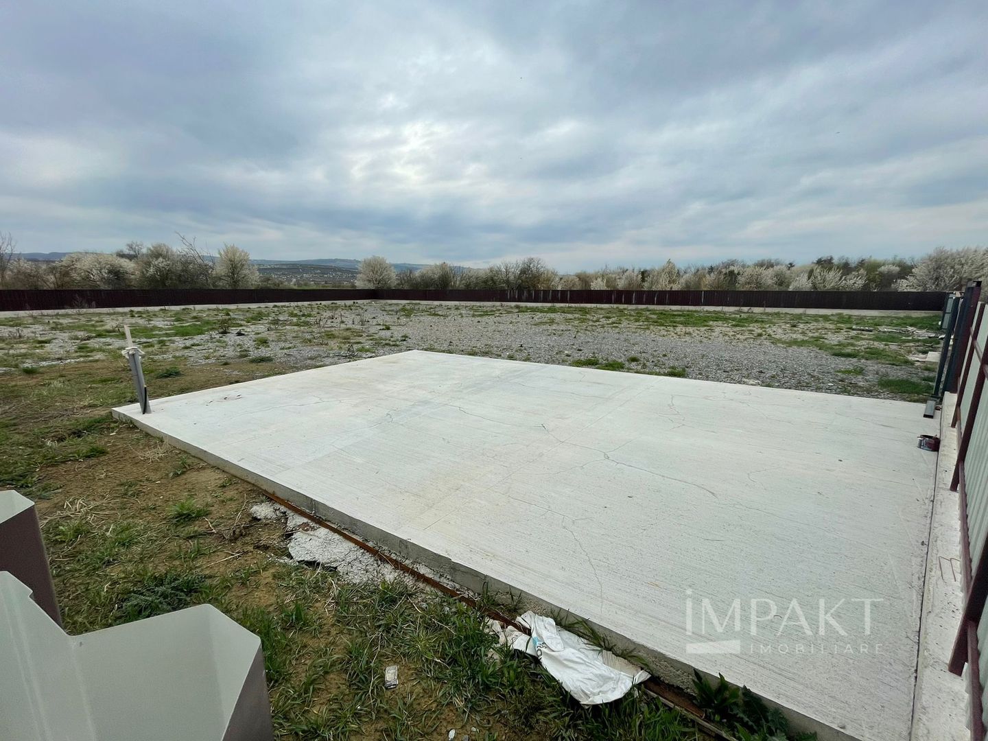 De închiriat teren împrejmuit 2500mp Selgros - Poză 1