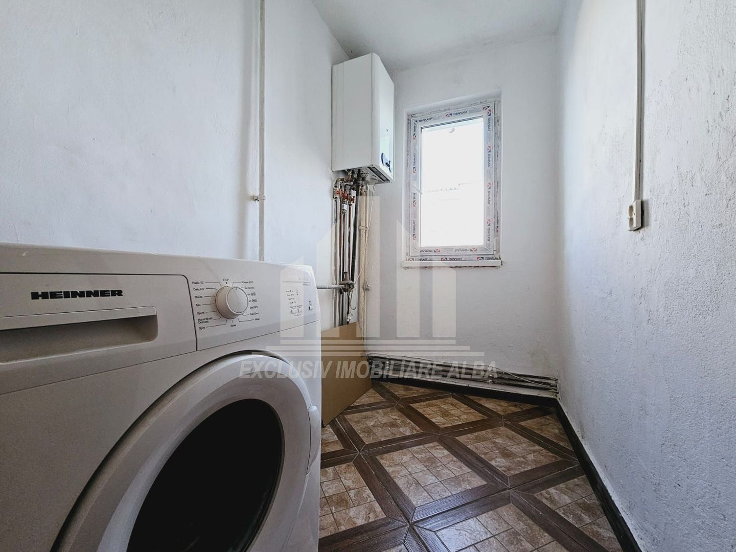 Apartament cu 4 camere de vanzare, Cetate - Poză 9