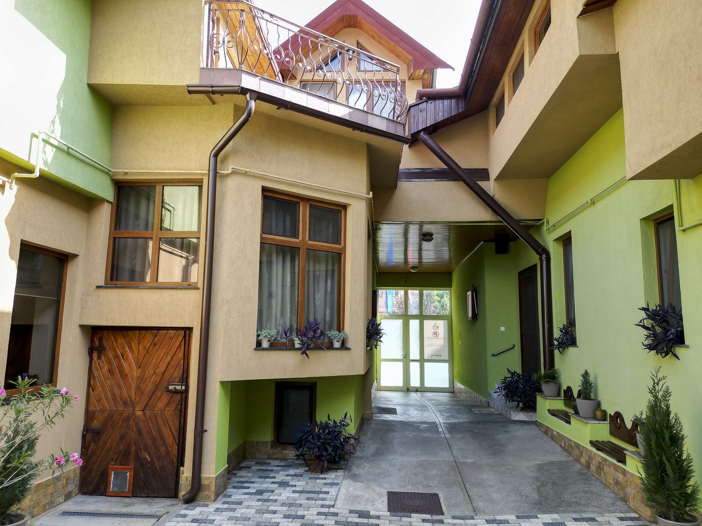 Vilă cu 7 dormitoare Centru, Arad - Poză 2