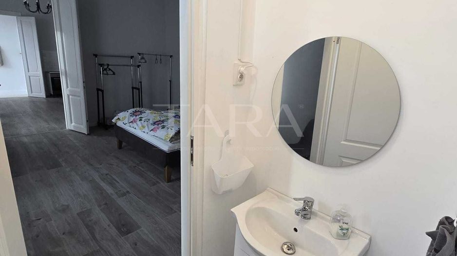 Apartament cu 3 camere, terasa,  zona Teatrului National. - Poză 5