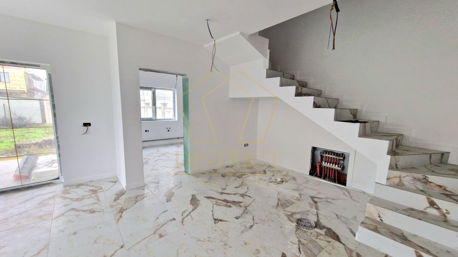 Duplex spatios cu 5 camere | Mosnita Noua - Poză 2