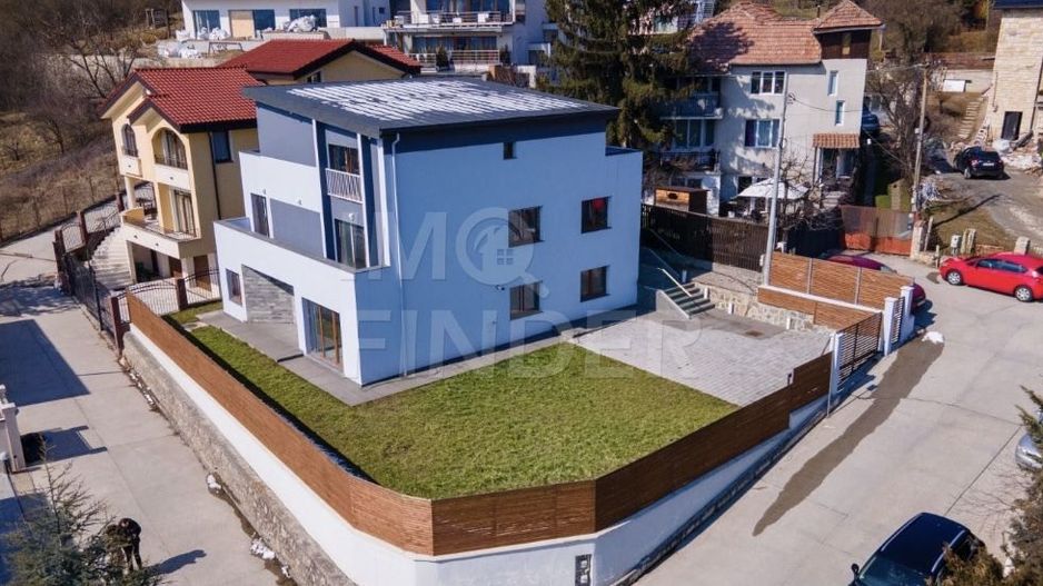 Vanzare apartament 4 camere, in vila, curte, zona  strazii C A Rosetti - Poză 1
