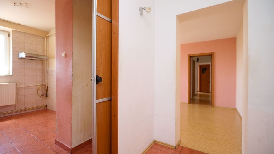 Apartament 4 Camere Decomandat | Craiovei | 3 Balcoane | Parcare - Poză 2