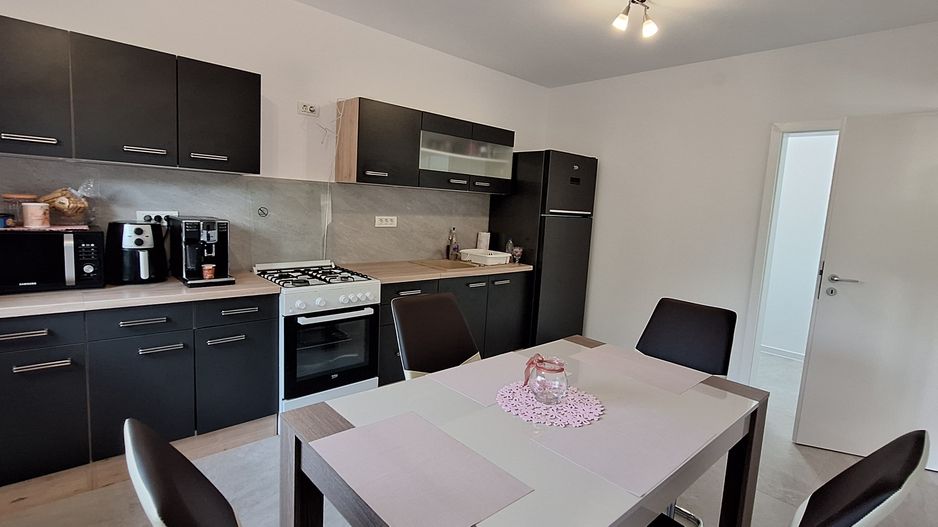 Casa individuala parter cu garaj - Dumbravita - Poză 9