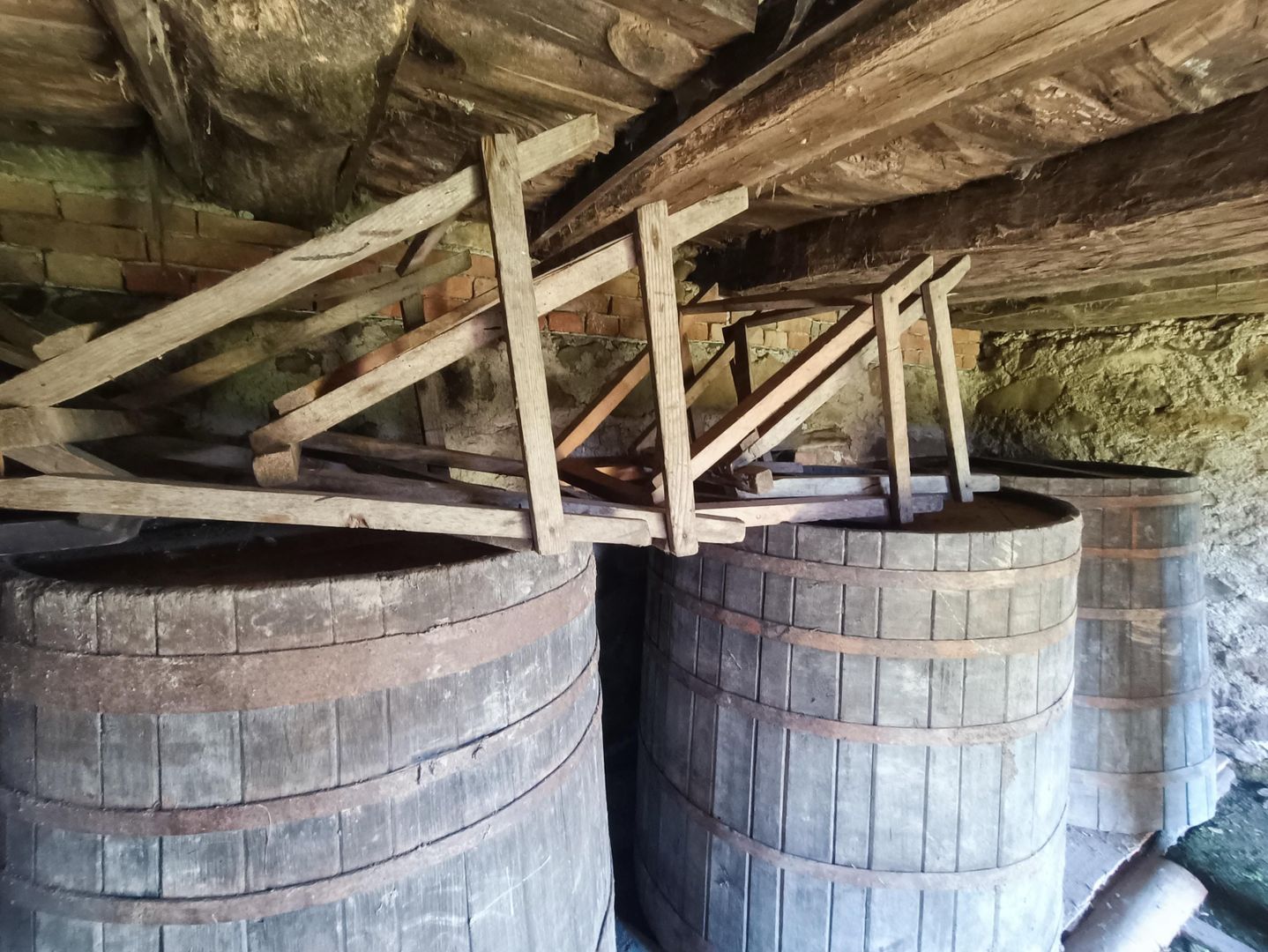 Descoperă căsuța ta de vis la poalele Munților Apuseni - Poză 13