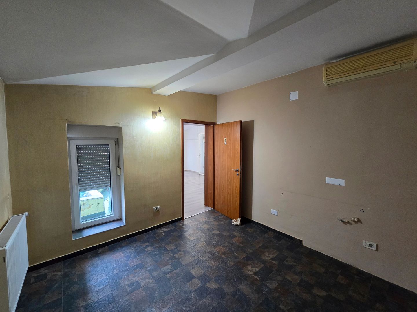 Etaj vila cu 5 camere, Dumbravita, Ideal pentru activitati comerciale - Poză 10