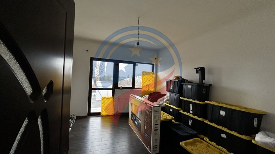 Casă spațioasă P+1+M pe teren de 902 mp – ideală pentru familie - Poză 11