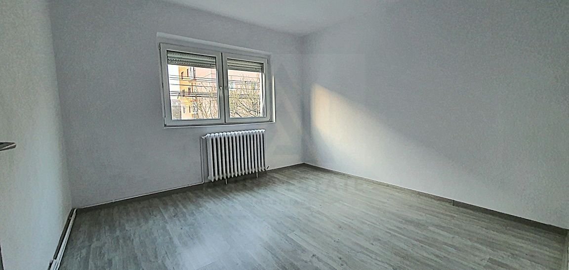 Apartament 2 camere etaj 1 balcon inchis pe Semaforului - Poză 4