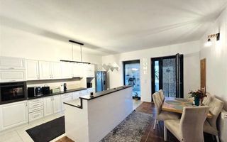 Casă 180 mp utili teren 710 mp panouri solare si hala in Sura Mare - Poză 2