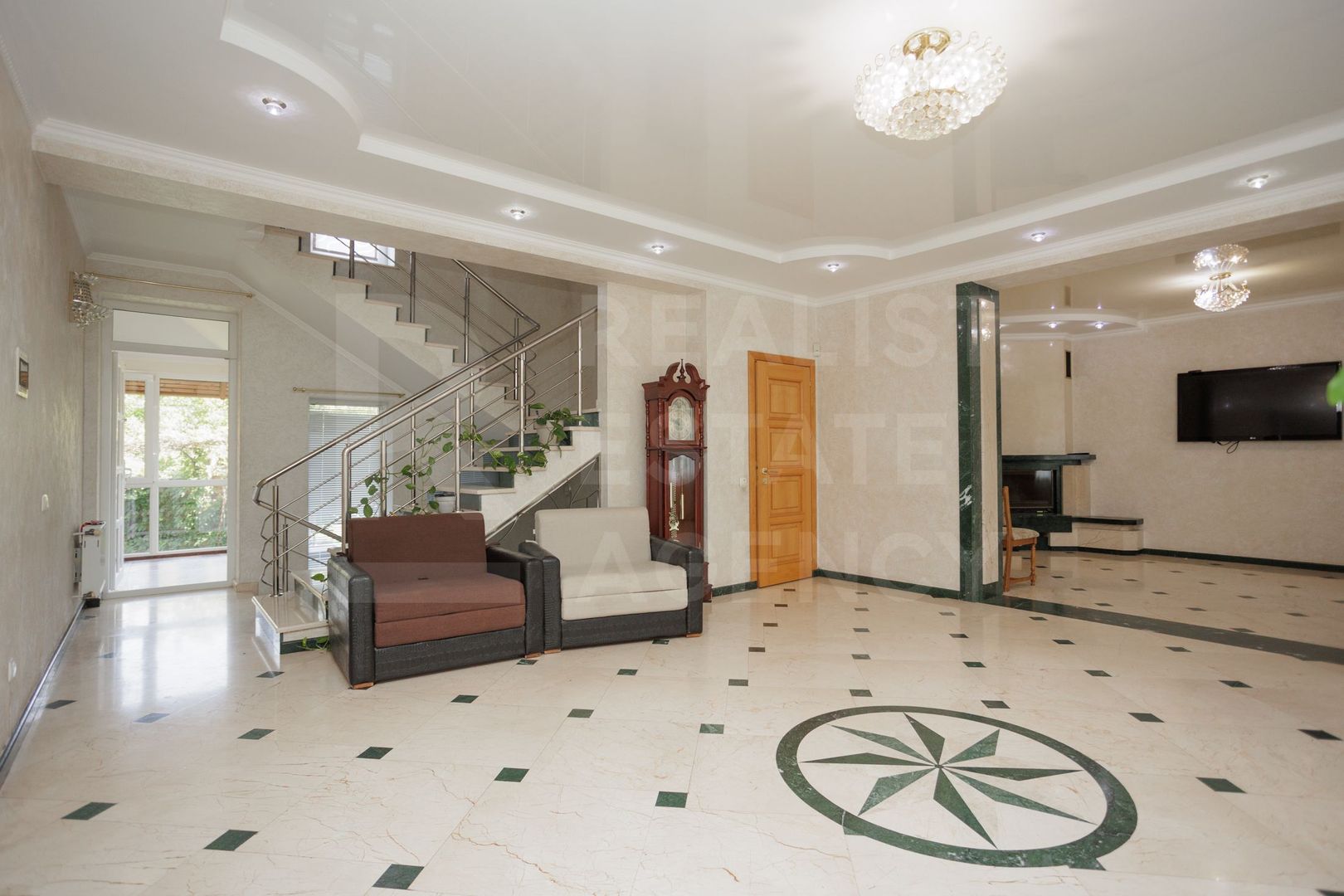 Chirie, casă, 6 camere, Strada Trifan Baltă, Centru - Poză 6