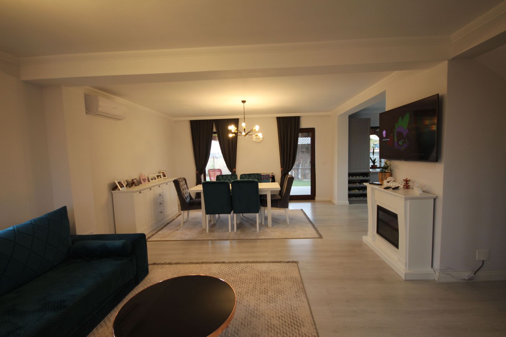 Modern si primitor - Poză 50