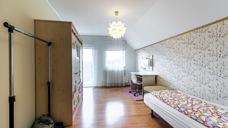 Casă generoasă cu potențial de afacere în Gai - Poză 6