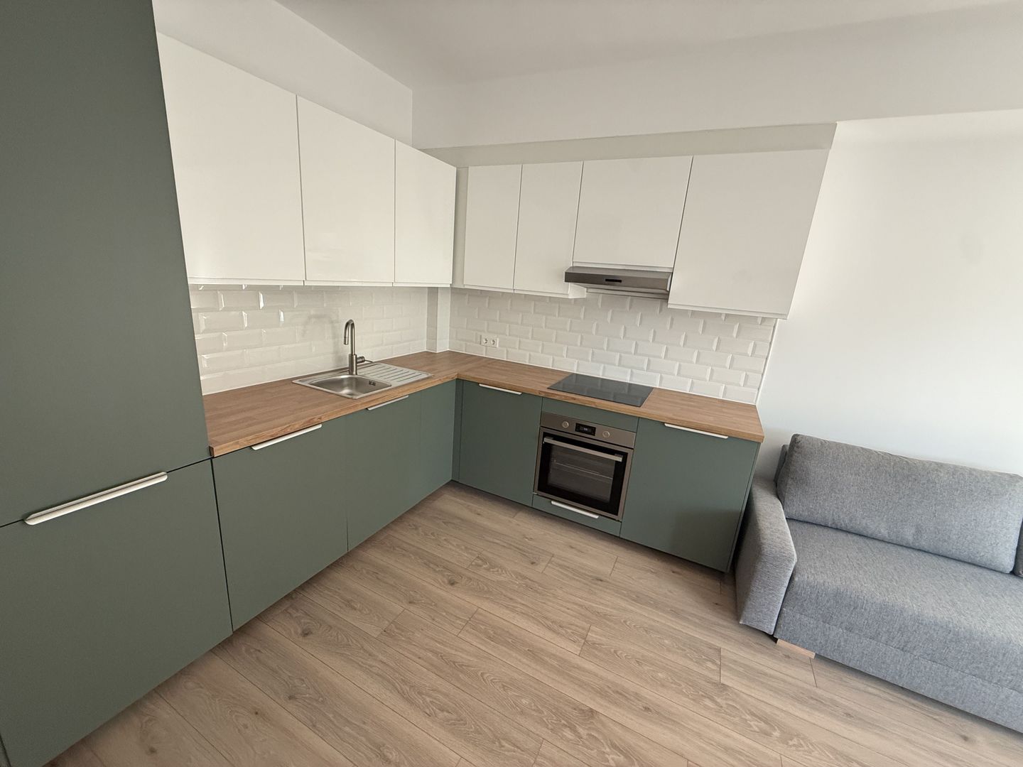 AP. 2 CAMERE- QUARTIER AZUGA, PARCARE SUBTERANA, CENTRALA, BLOC NOU - Poză 1