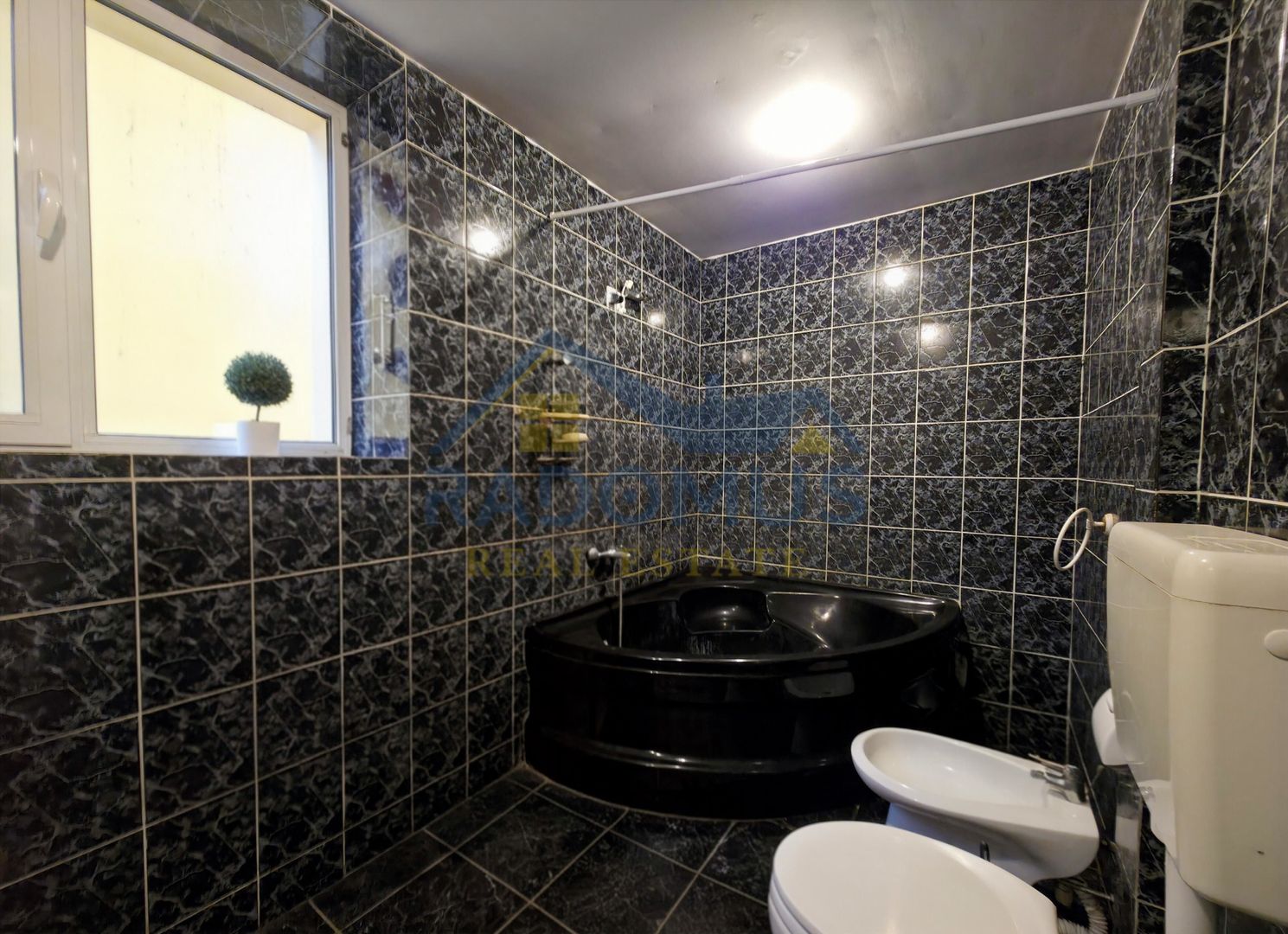 Vilă spațioasă, central, ideală pentru activități comerciale/birouri - Poză 14