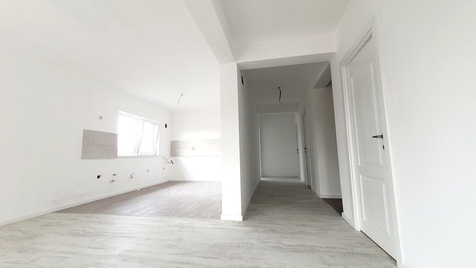 Case noi și ieftine, pe lacul Crevedia. - Poză 4