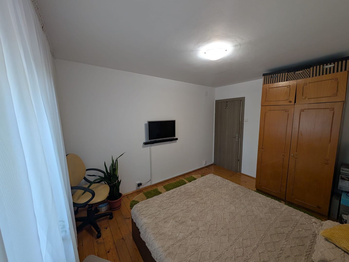 Apartament 4 camere mobilat și utilat Str. Soldat Vasile Croitoru - Poză 2