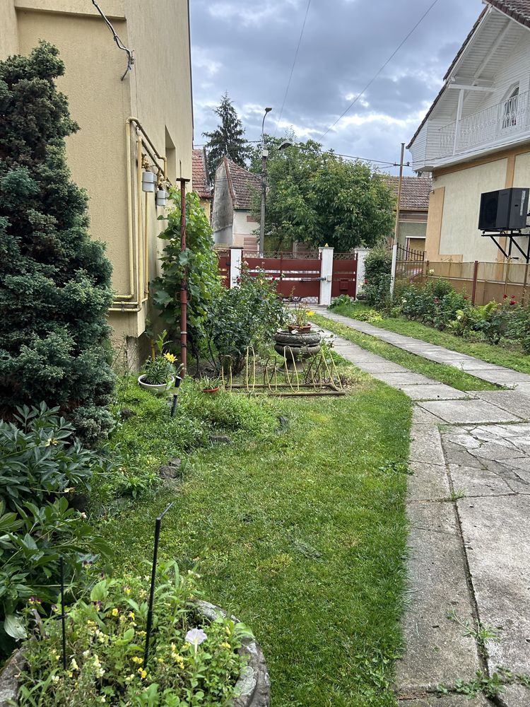 Casa de vanzare pe strada Paris - Poză 2