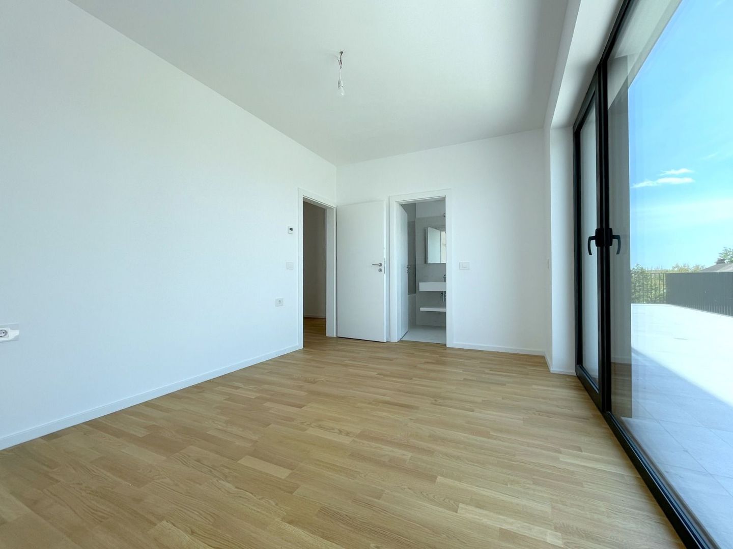 Apartment 3 camere cu terasa de 46 mp - Poză 4