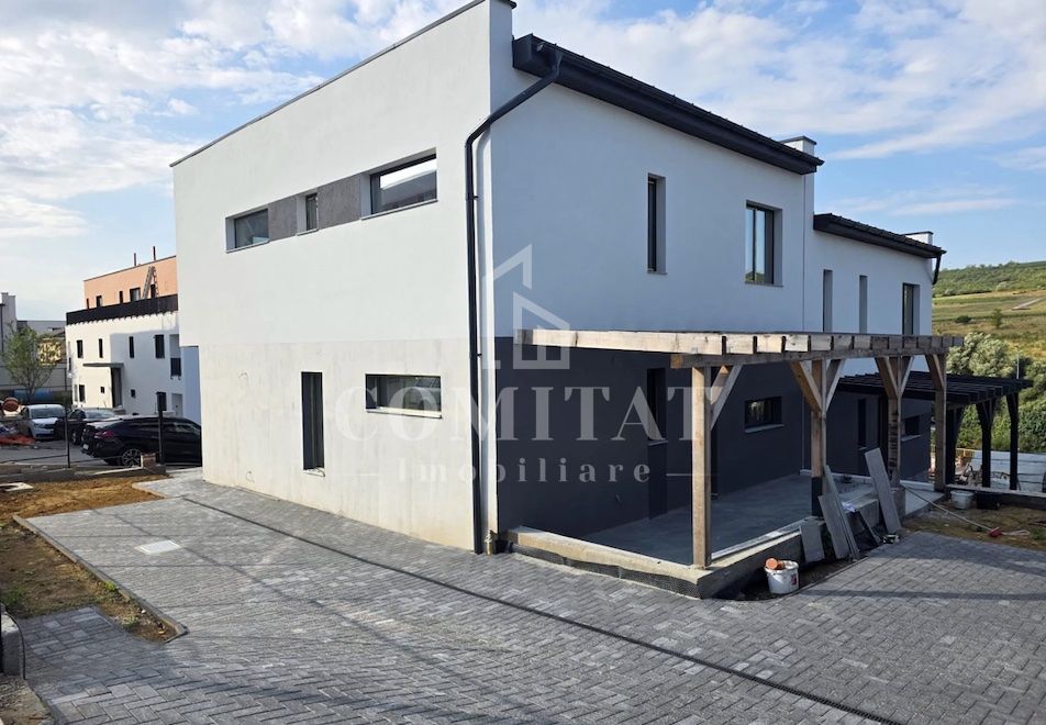 Casă de tip duplex de vânzare | 4 camere | str. Oașului - Poză 2
