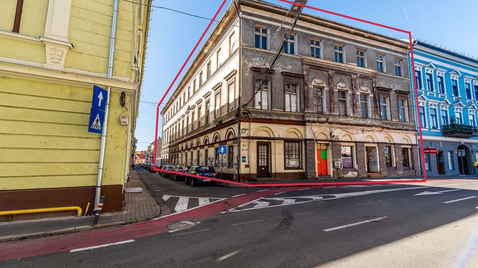 Imobil istoric de mari dimensiuni, în Piața Avram Iancu - Poză 1