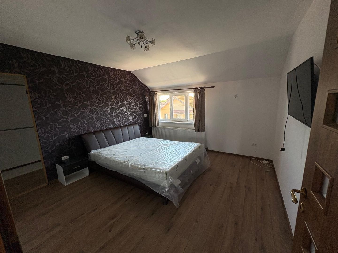 Dumbravita | 3 Camere | Curte Comuna. - Poză 1